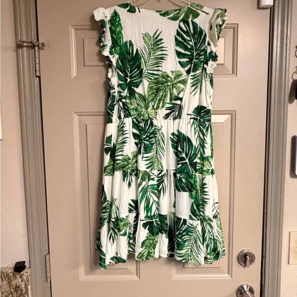 En Créme Women’s Size Large Tropical Green Leaf V-Neck Button-Front Dress - Picture 7 of 13